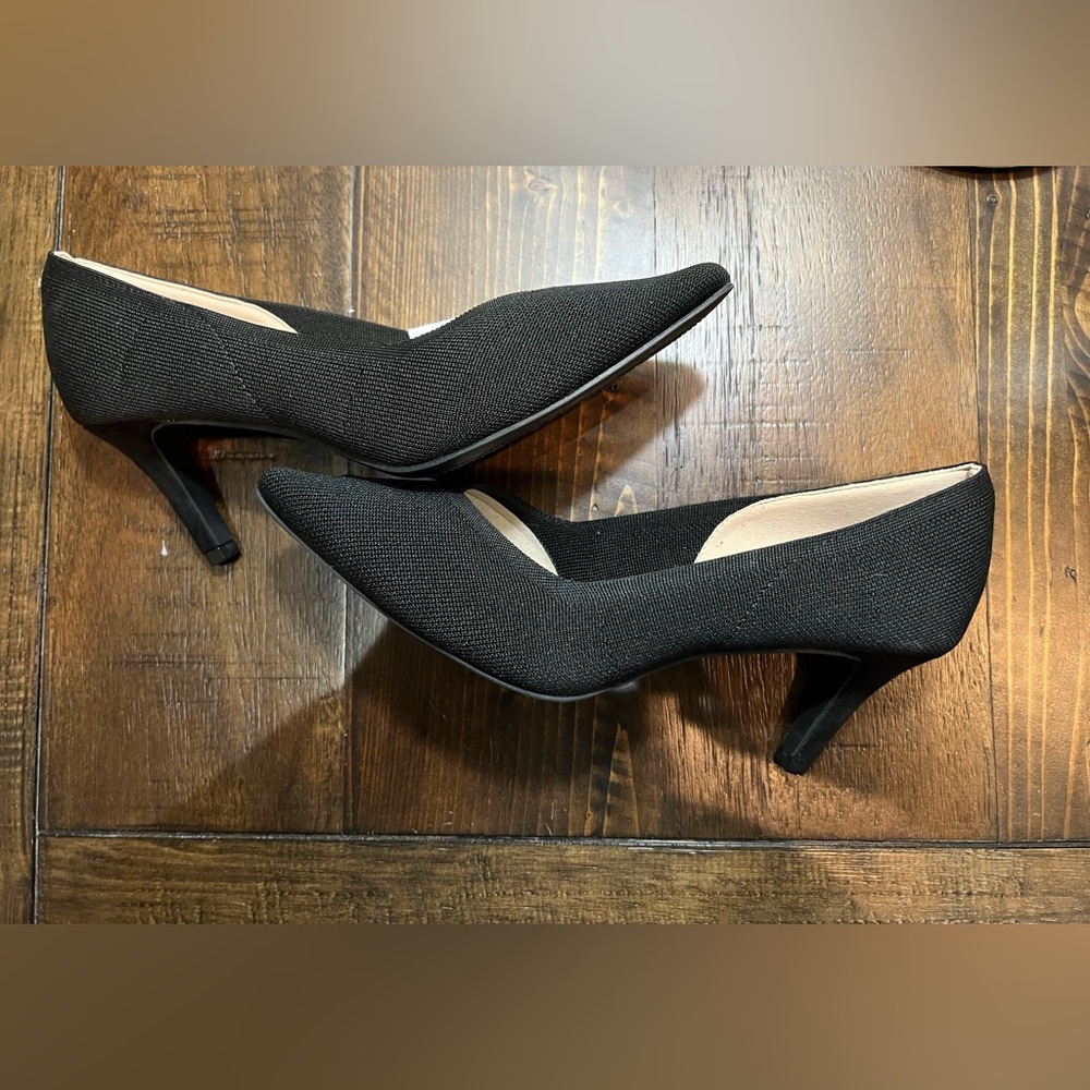 NEW MIA black pumps